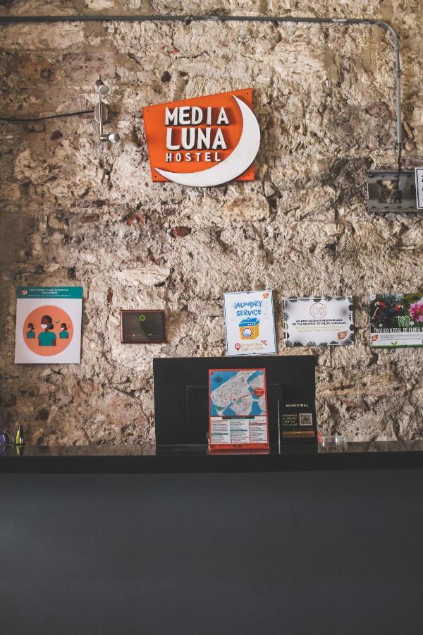 Media Luna Hostel Cartagena Buitenkant foto