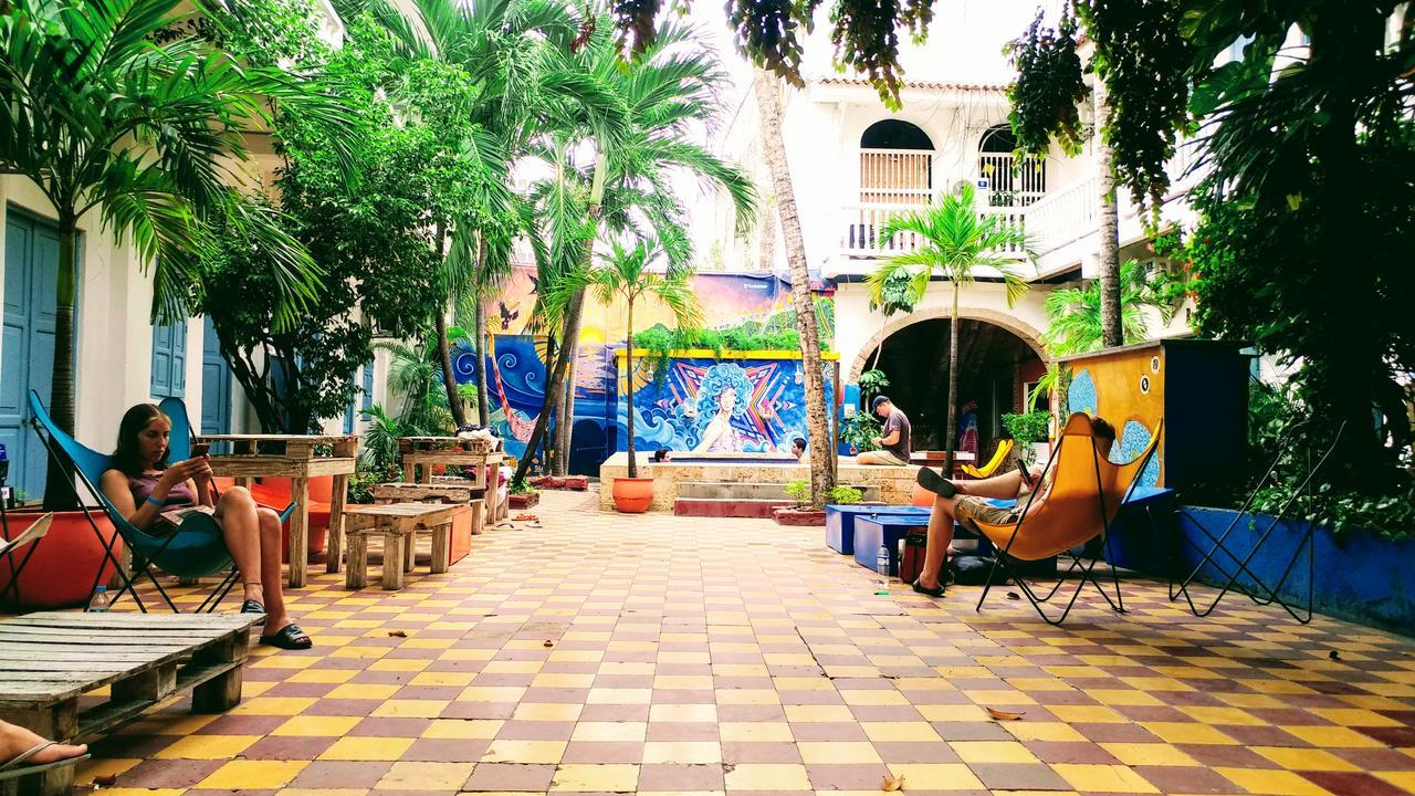 Media Luna Hostel Cartagena Buitenkant foto